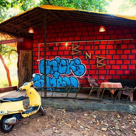 Bricks And Bamboo Hostel Anjuna Esterno foto