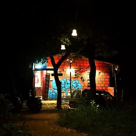 Bricks And Bamboo Hostel Anjuna Esterno foto