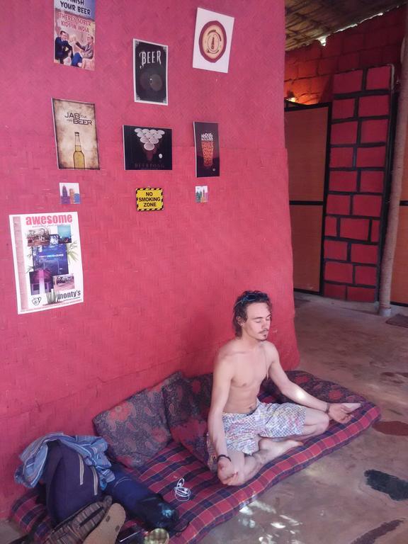 Bricks And Bamboo Hostel Anjuna Esterno foto