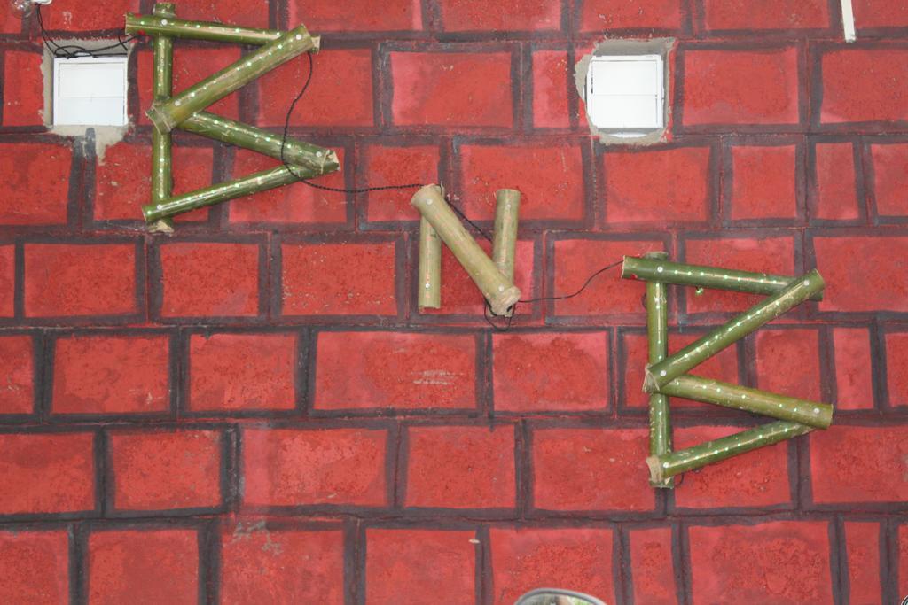 Bricks And Bamboo Hostel Anjuna Esterno foto