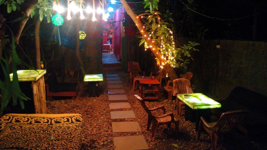 Bricks And Bamboo Hostel Anjuna Esterno foto