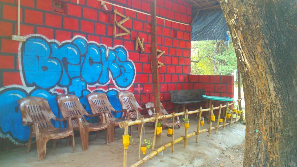 Bricks And Bamboo Hostel Anjuna Esterno foto