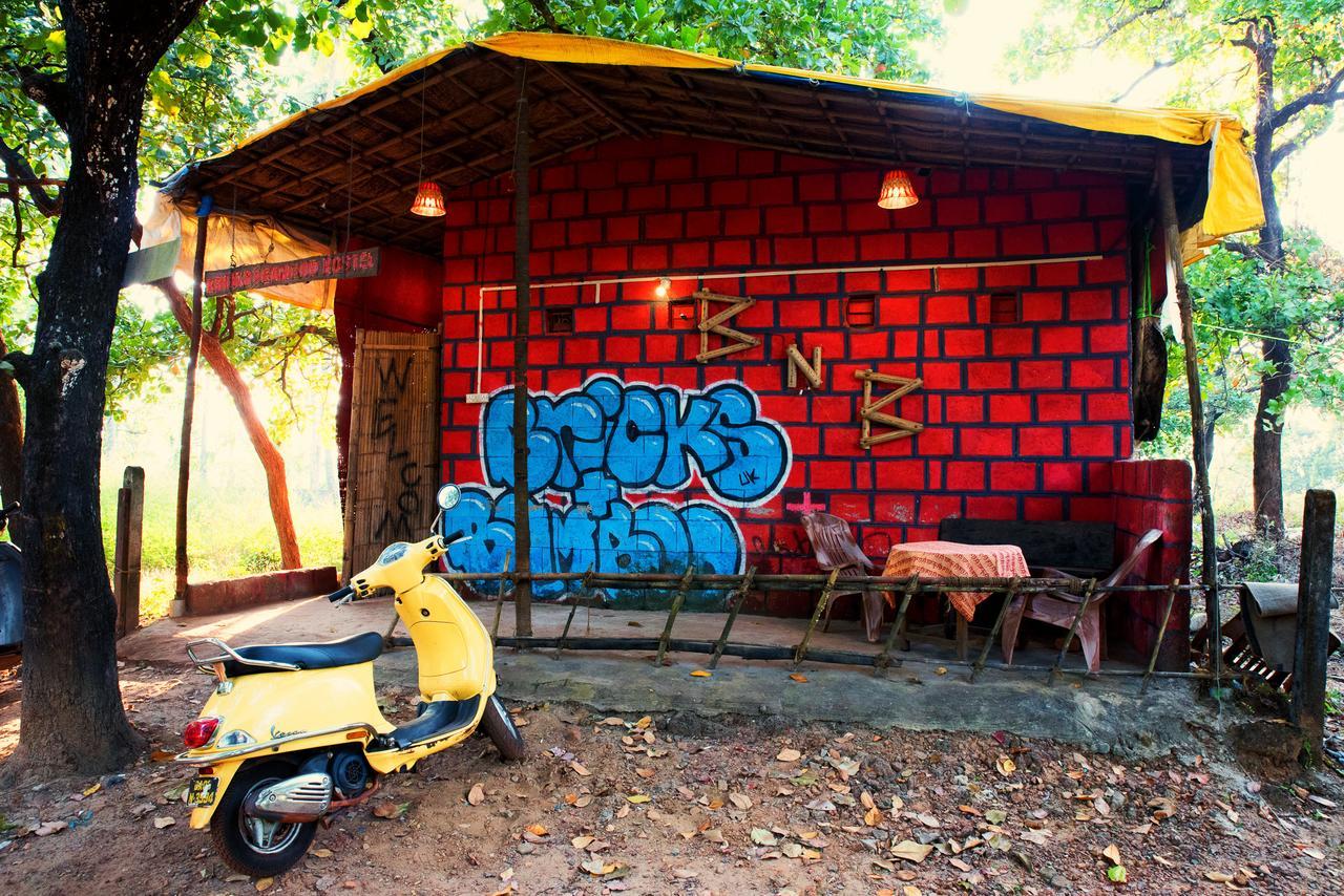 Bricks And Bamboo Hostel Anjuna Esterno foto