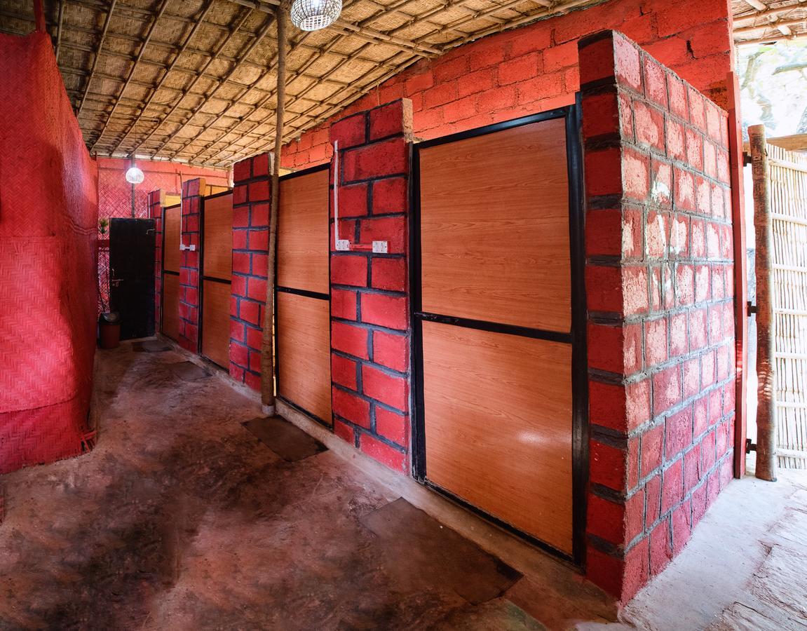 Bricks And Bamboo Hostel Anjuna Esterno foto