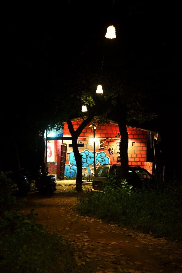 Bricks And Bamboo Hostel Anjuna Esterno foto